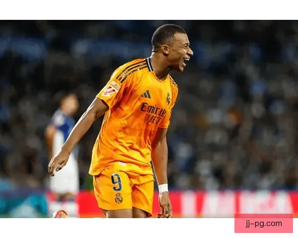 皇马官方公布全新2024-25赛季橙色客场球衣设计亮相